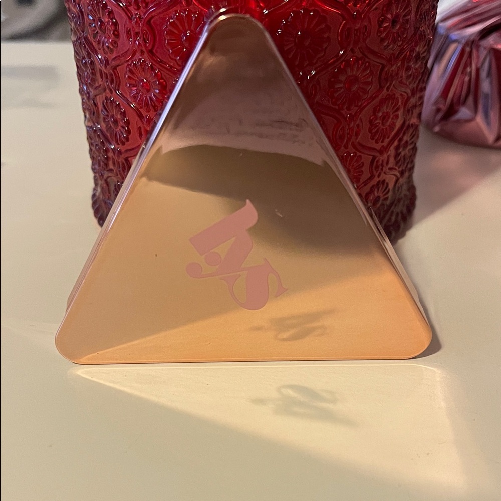 Triangular Pink and Gold Makeup Compact - Picture 1 of 1